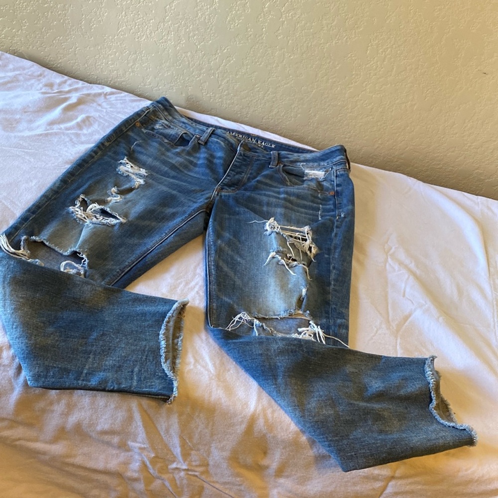 AMERICAN EAGLE TOMGIRL DESTROYED JEAN EUC
